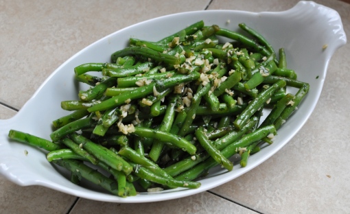 Sautéed Green Beans with Garlic and Herbs